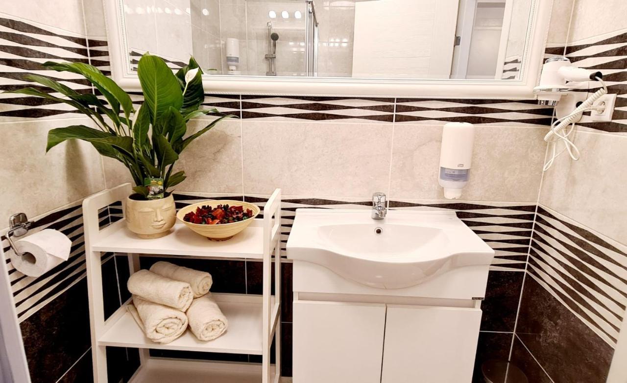 La Maison De Zoe - Airport Residences Otopeni Eksteriør bilde